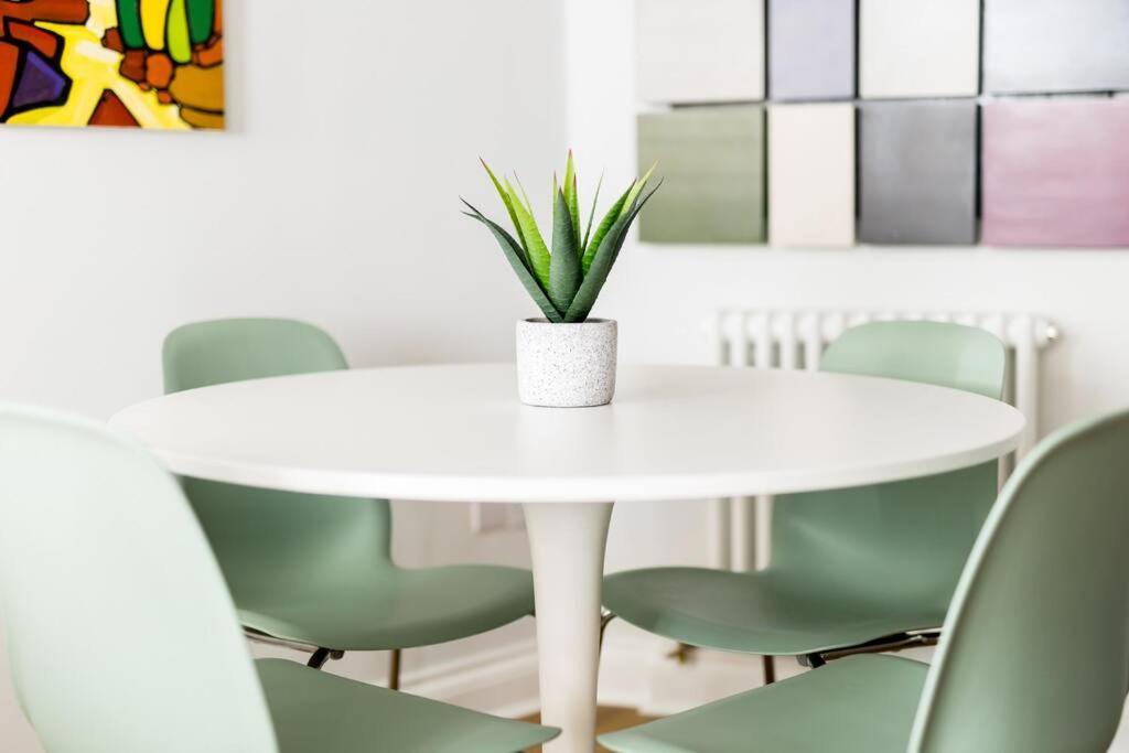 Fabulous Ground Floor Apartment. Грейт Малвърн Екстериор снимка