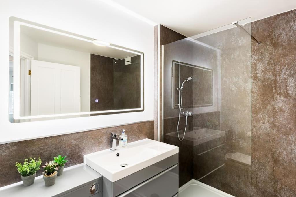 Fabulous Ground Floor Apartment. Грейт Малвърн Екстериор снимка