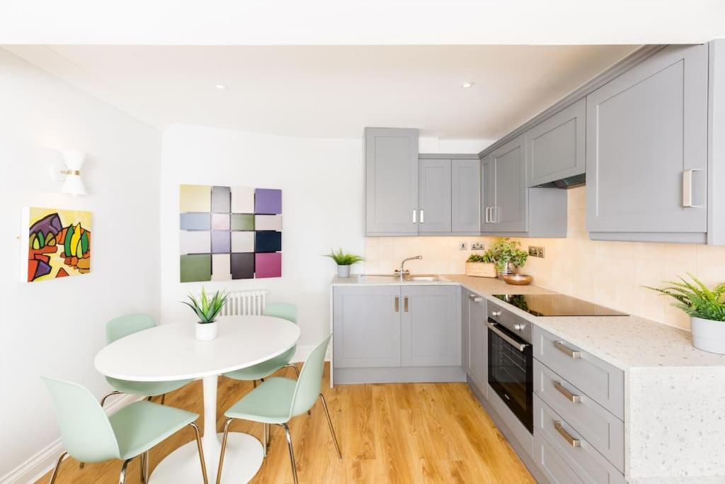 Fabulous Ground Floor Apartment. Грейт Малвърн Екстериор снимка